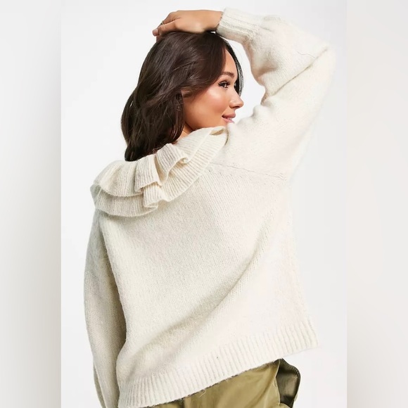 Selected Femme knitted jumper with frill collar detail in cream large - Picture 4 of 11